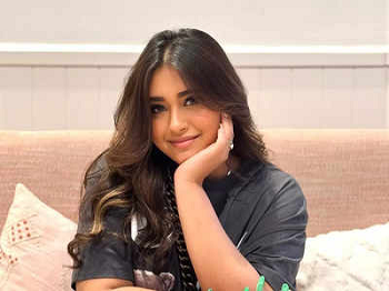  Minahil Malik